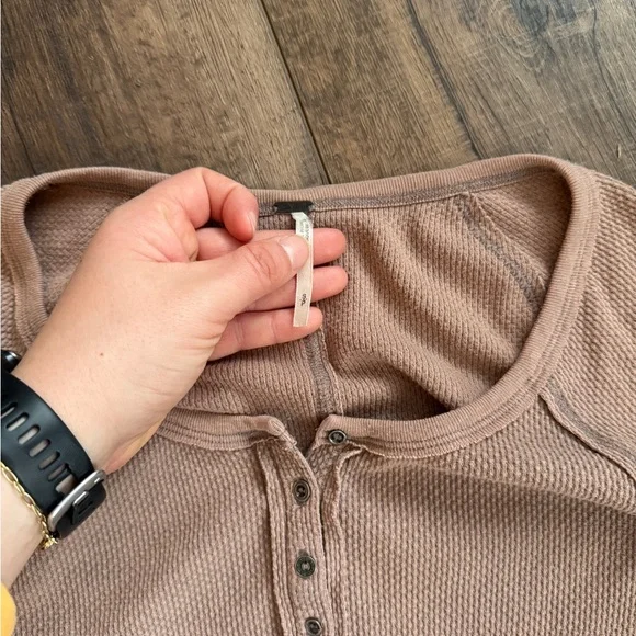 Free Peiple Long Sleeve Women's Top - Picture 3 of 3